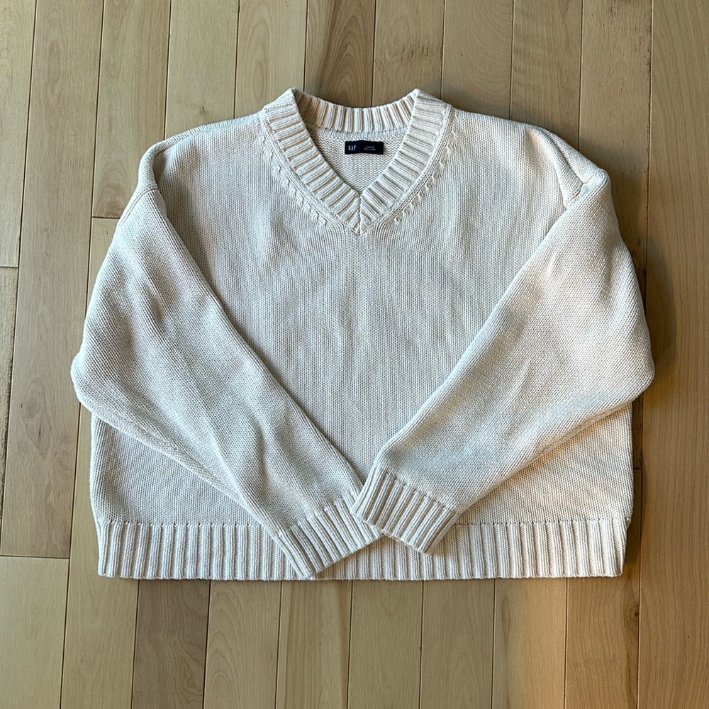 Gap sweater new without tags